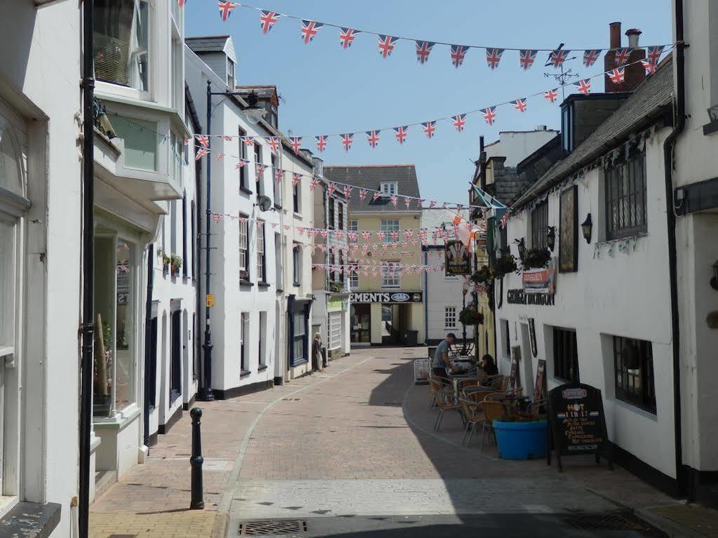 Ocean Backpackers Self-Catering Hostel Ilfracombe Exterior foto