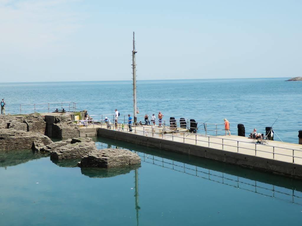 Ocean Backpackers Self-Catering Hostel Ilfracombe Exterior foto